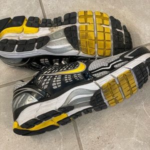 Men Nike Live Strong